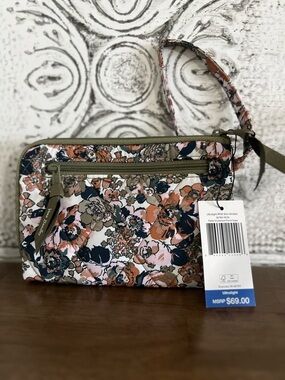 NWT Vera Bradley Petite Wristlet in Floral Sage